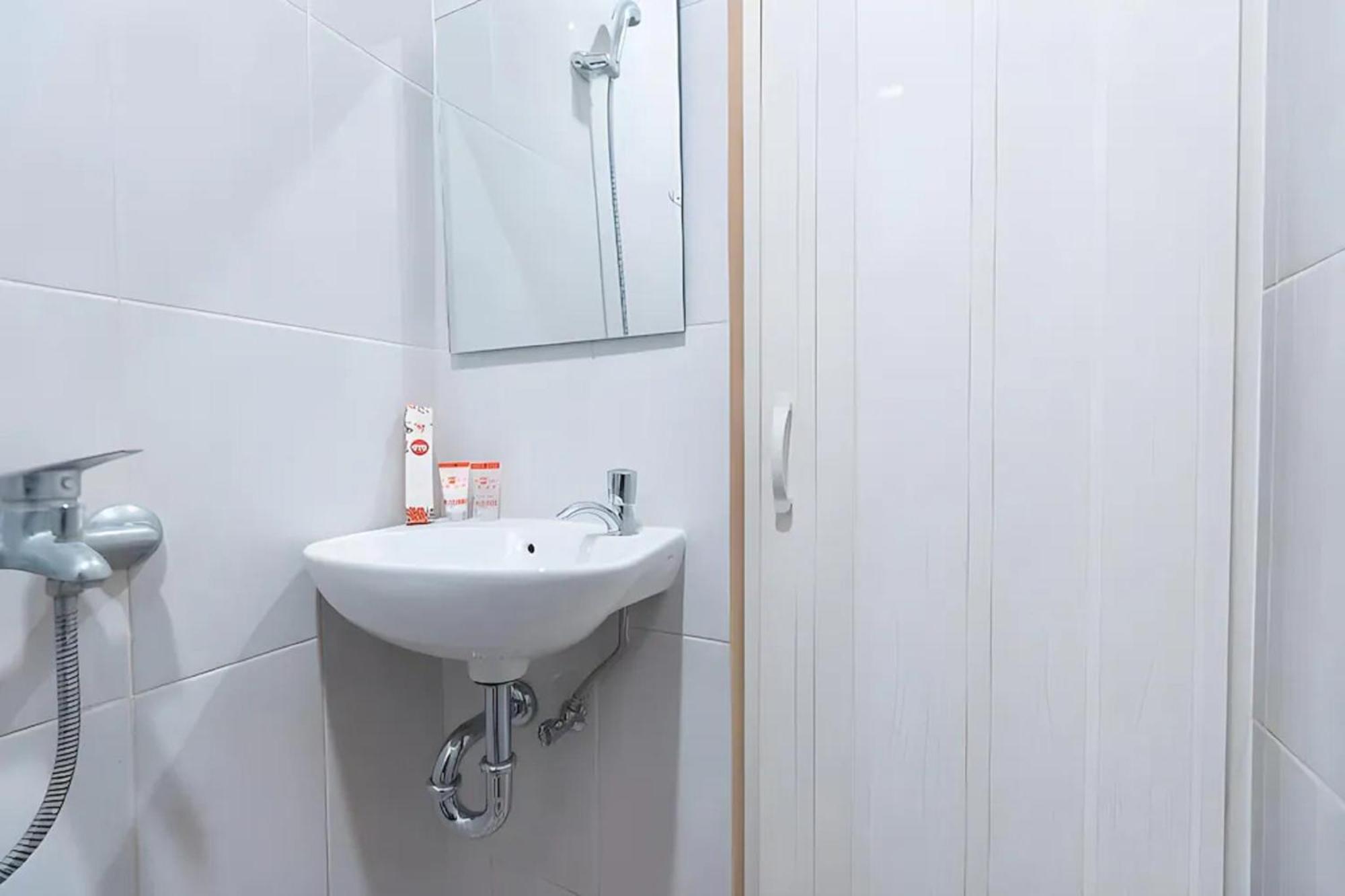 Oyo 478 Balcon Biru Hotel Jakarta Ngoại thất bức ảnh
